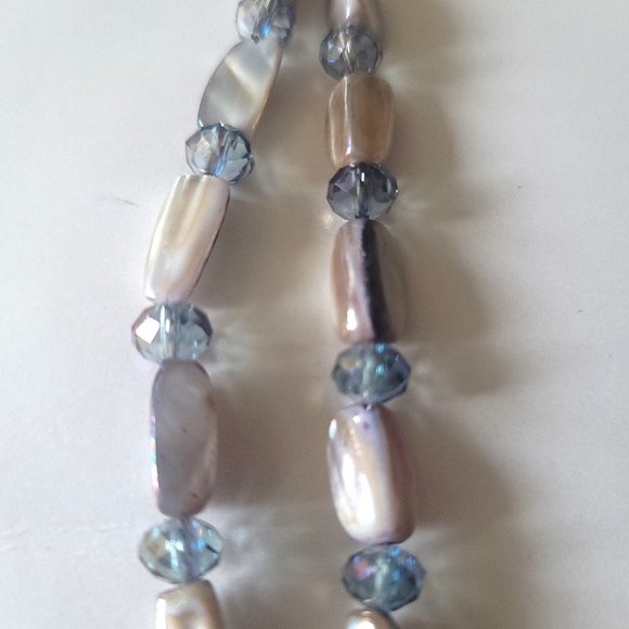 Lovely Abalone Shell and Crystal Bead 28" Necklace.  Iridescence. - Picture 6 of 14
